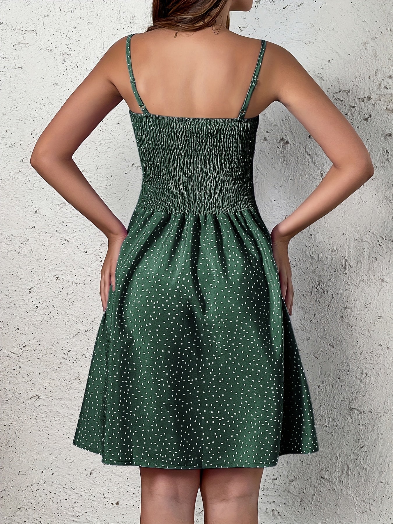 Robe à pois smockée et bretelles fines