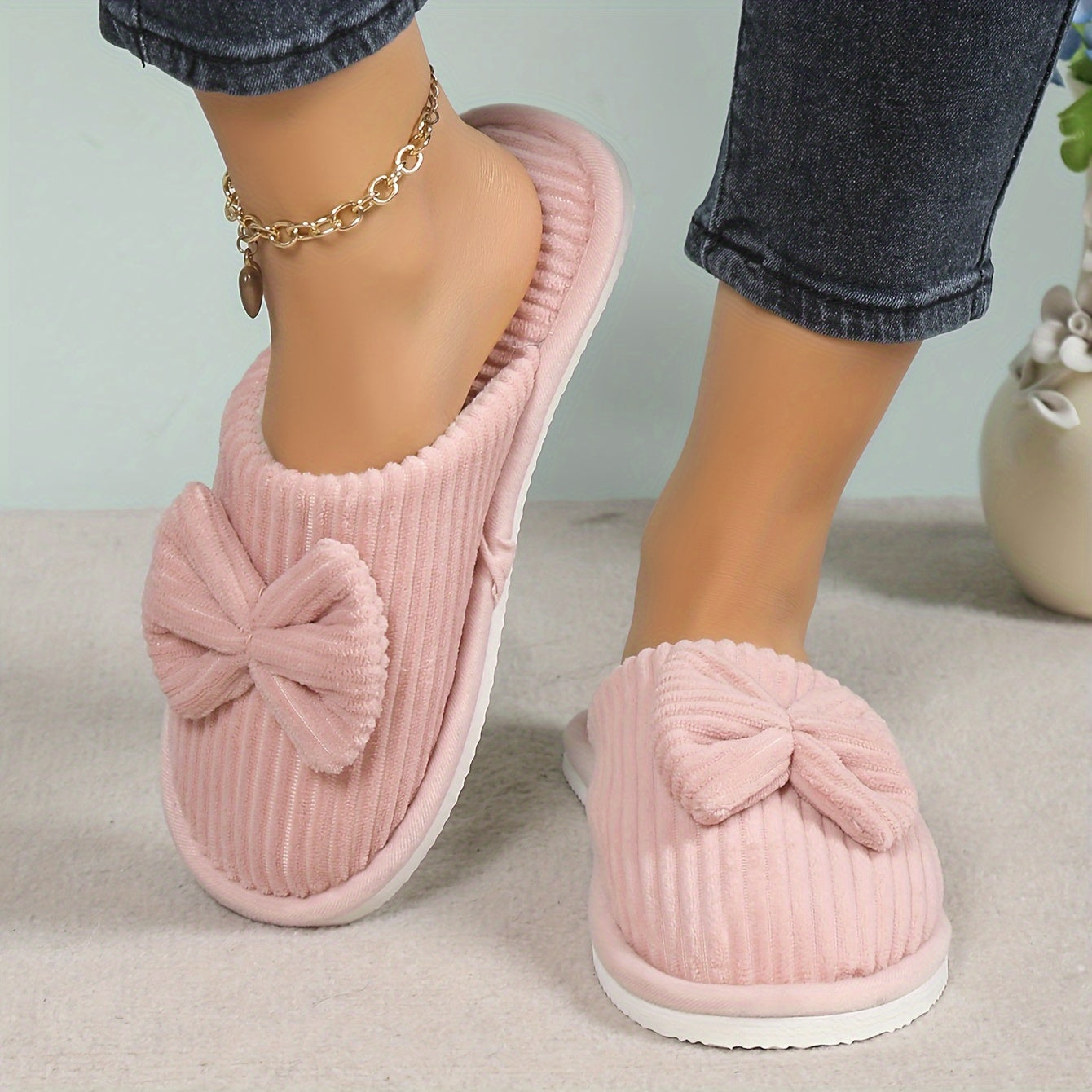 Chaussons pelucheux pour femmes avec nœud papillon et semelle souple