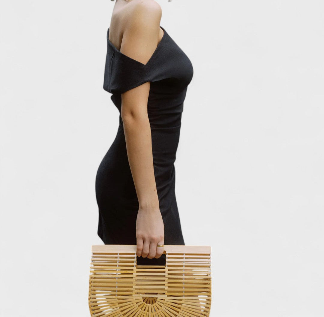 Robe courte asymétrique à col et épaules dénudées