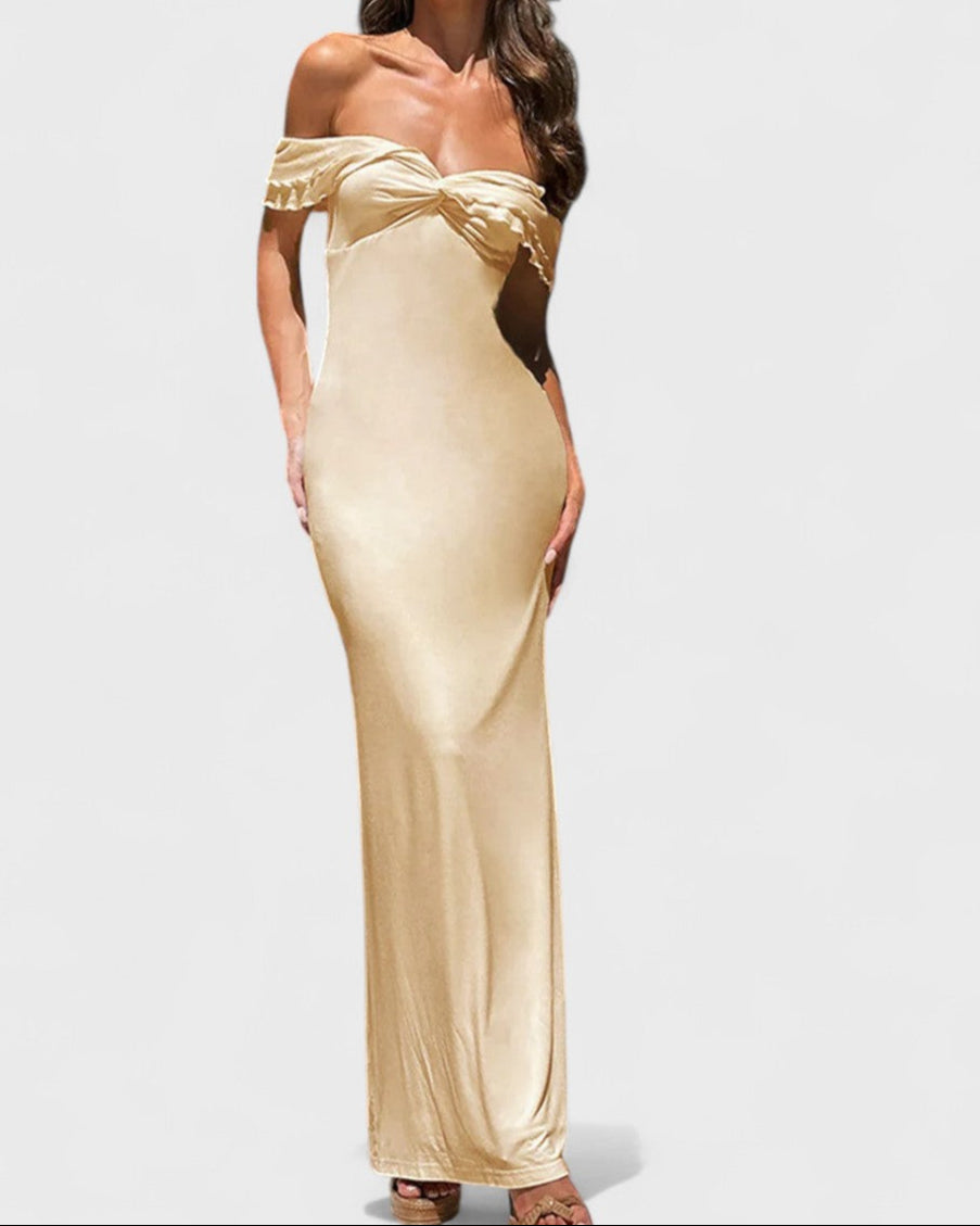 Robe en satin à épaules dénudées et volants