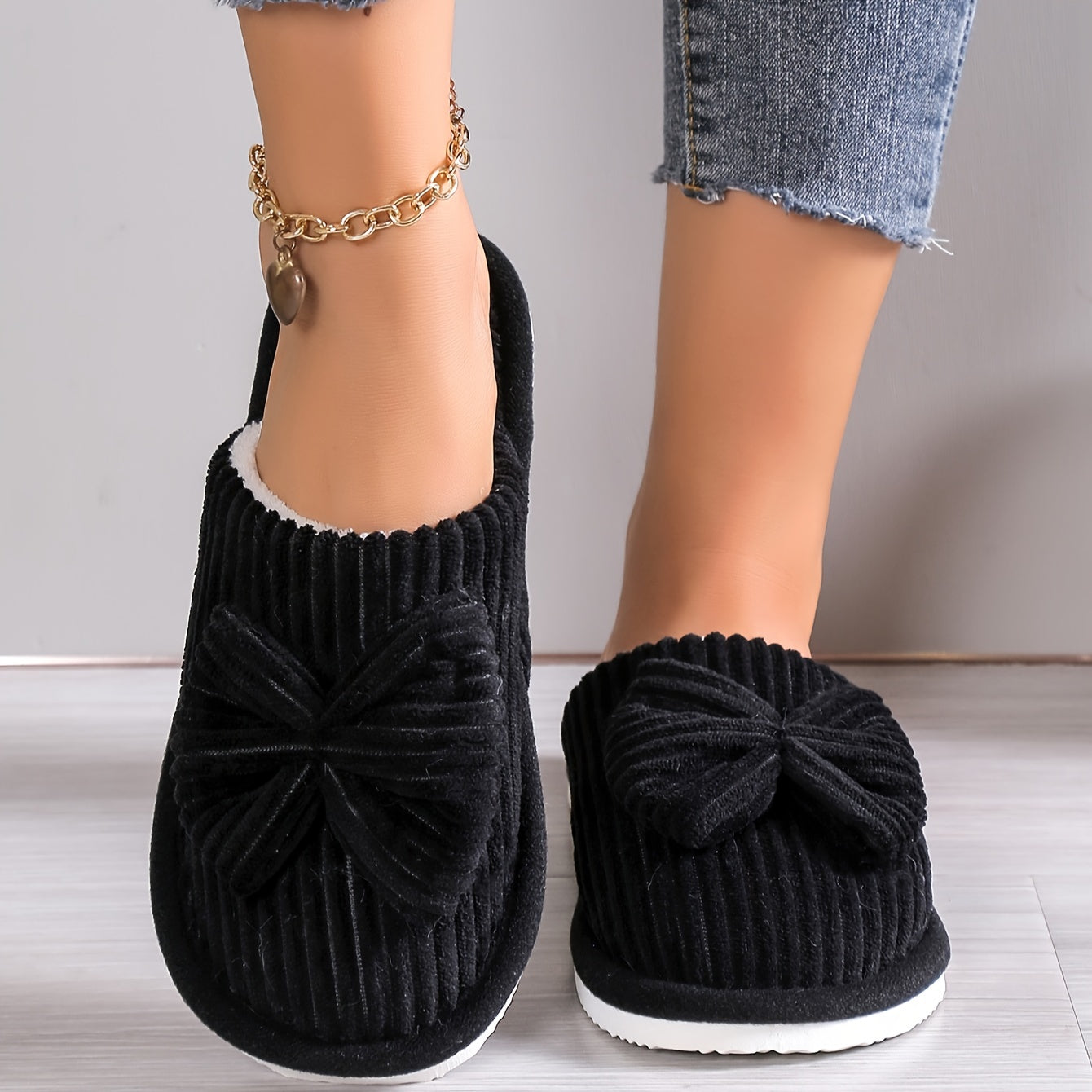 Chaussons pelucheux pour femmes avec nœud papillon et semelle souple