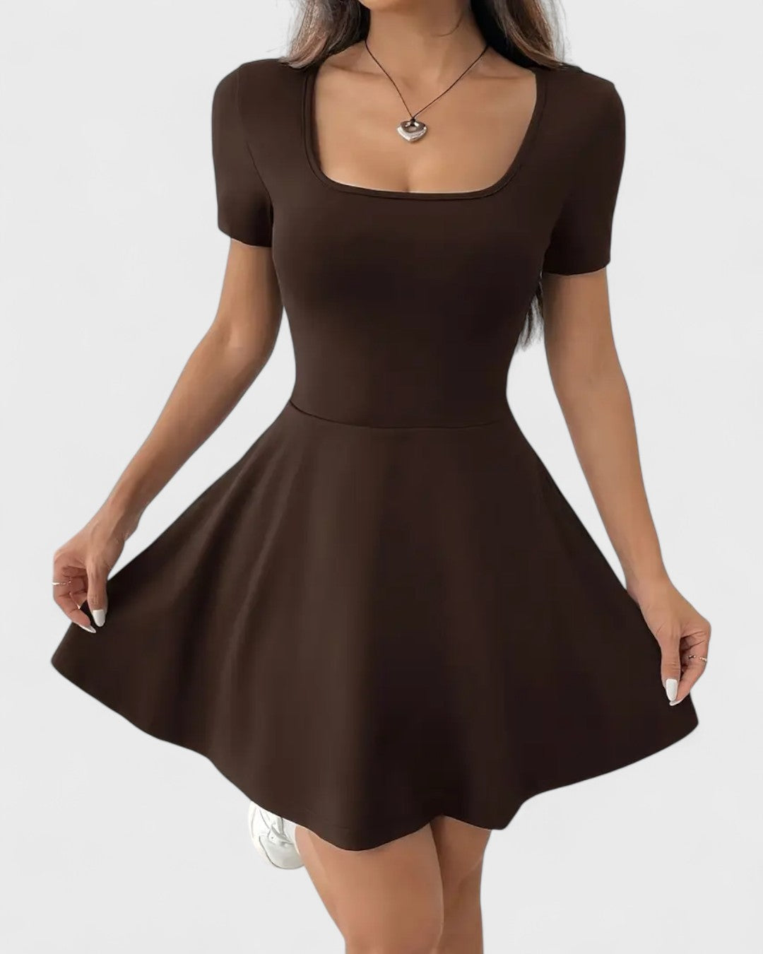 Robe patineuse col carré