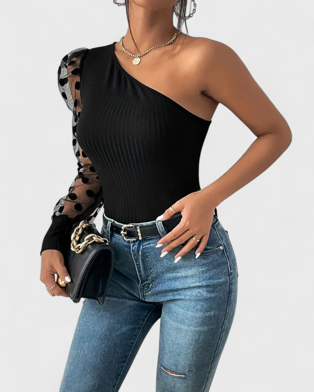 Blouse asymétrique à pois en tulle