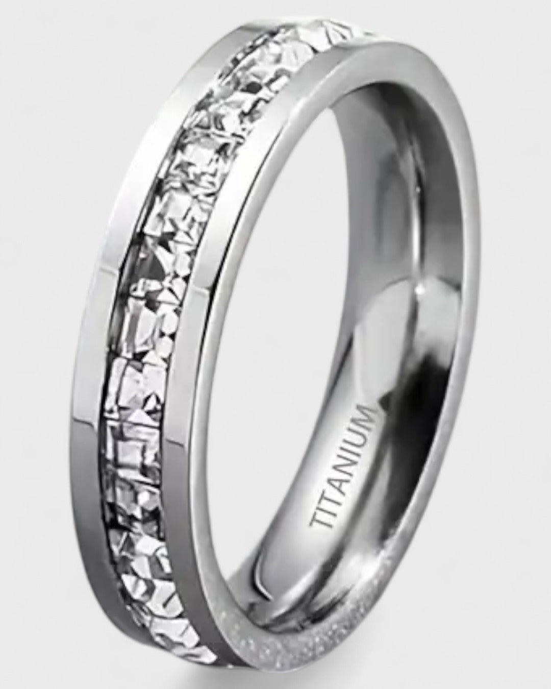 Bague titane et zircon carré 4 mm