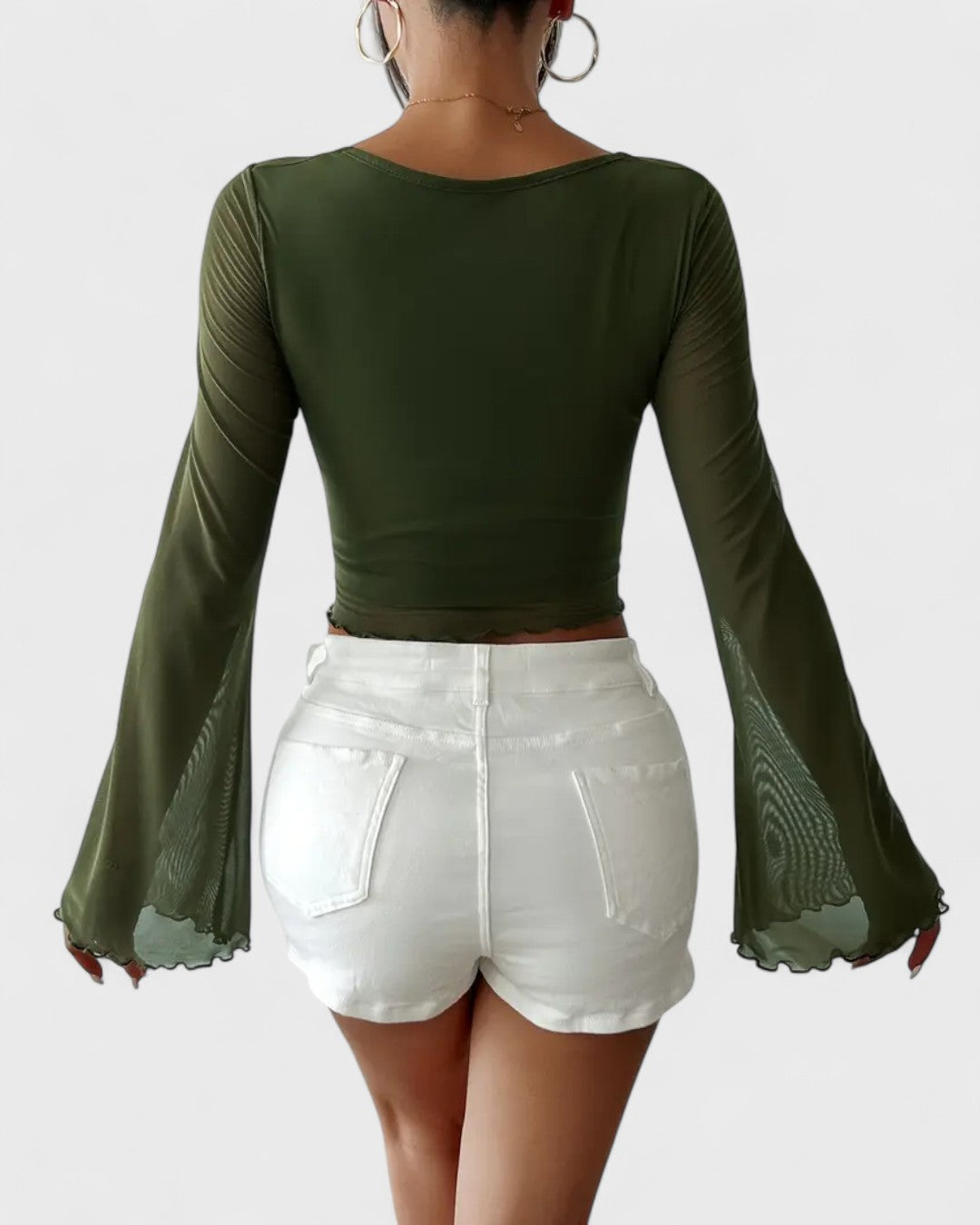 Blouse nouée à manches évasées