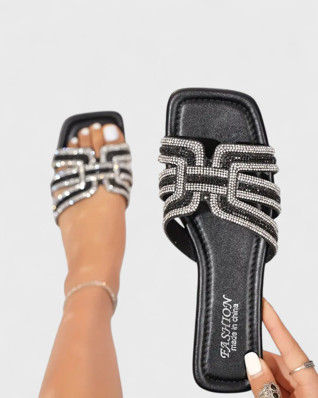 Sandales plates scintillantes à brides entrelacées