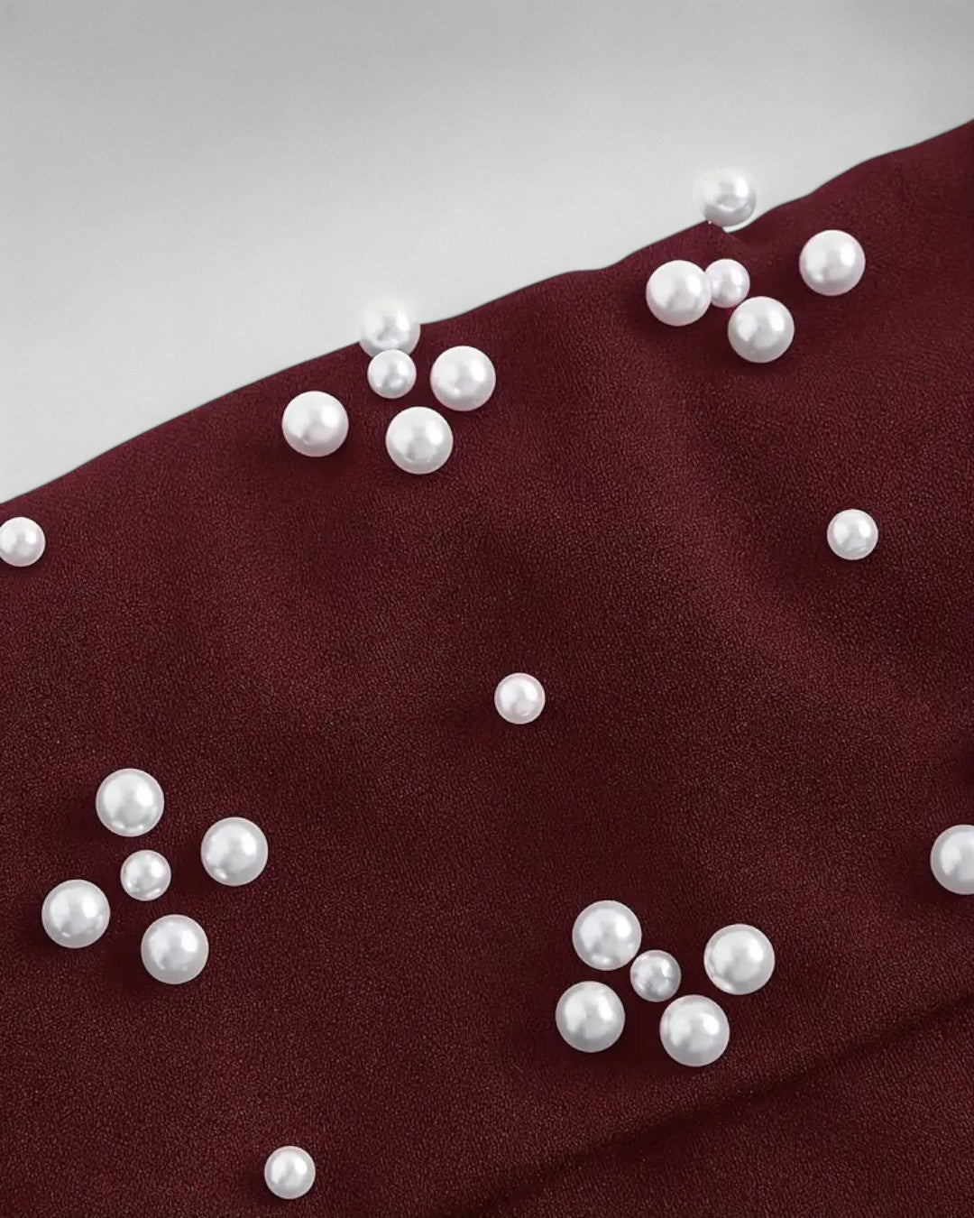 Robe midi à perles fines et bretelles croisées