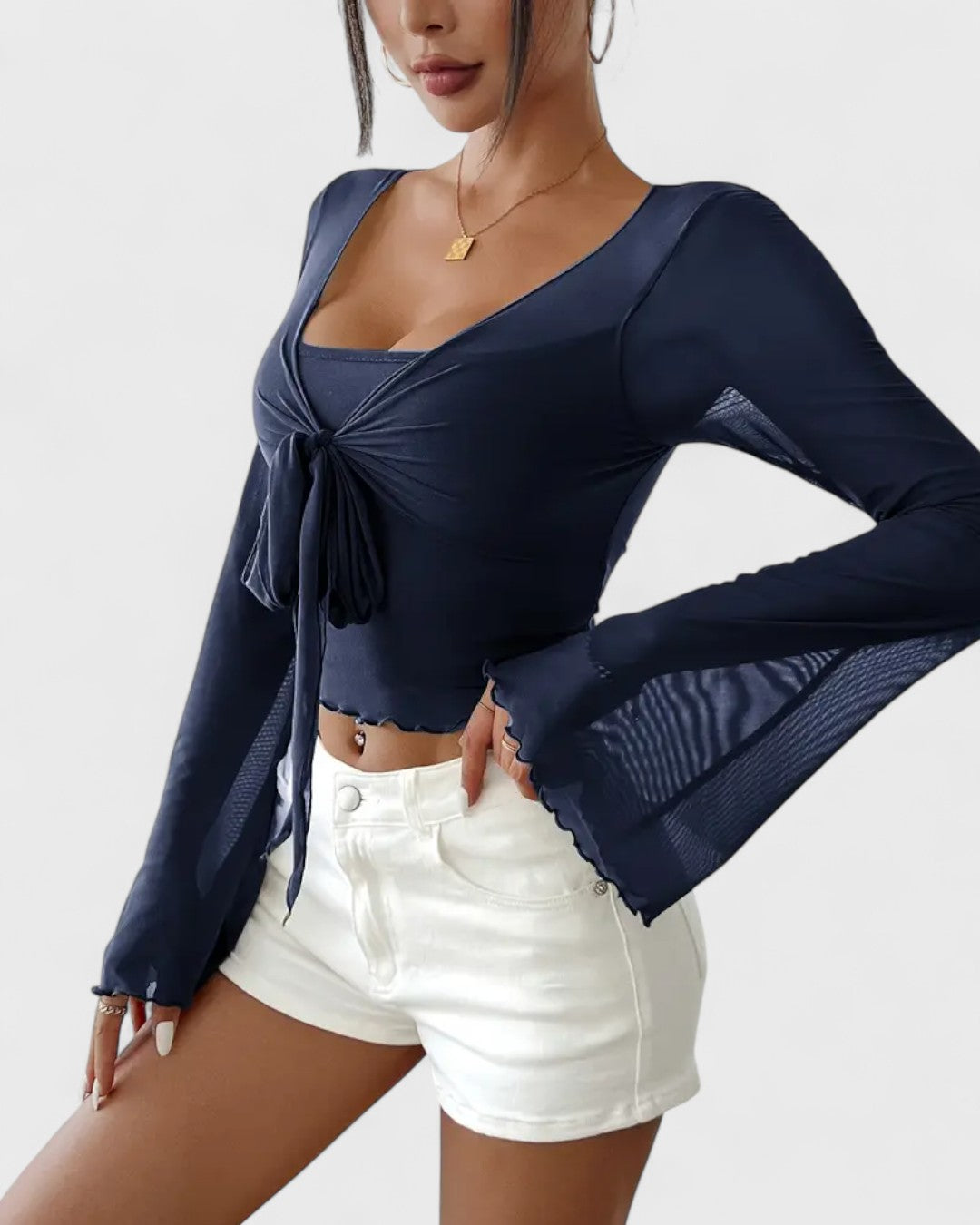 Blouse nouée à manches évasées