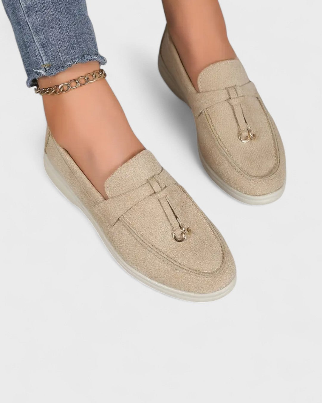 Mocassins beige à ornement doré