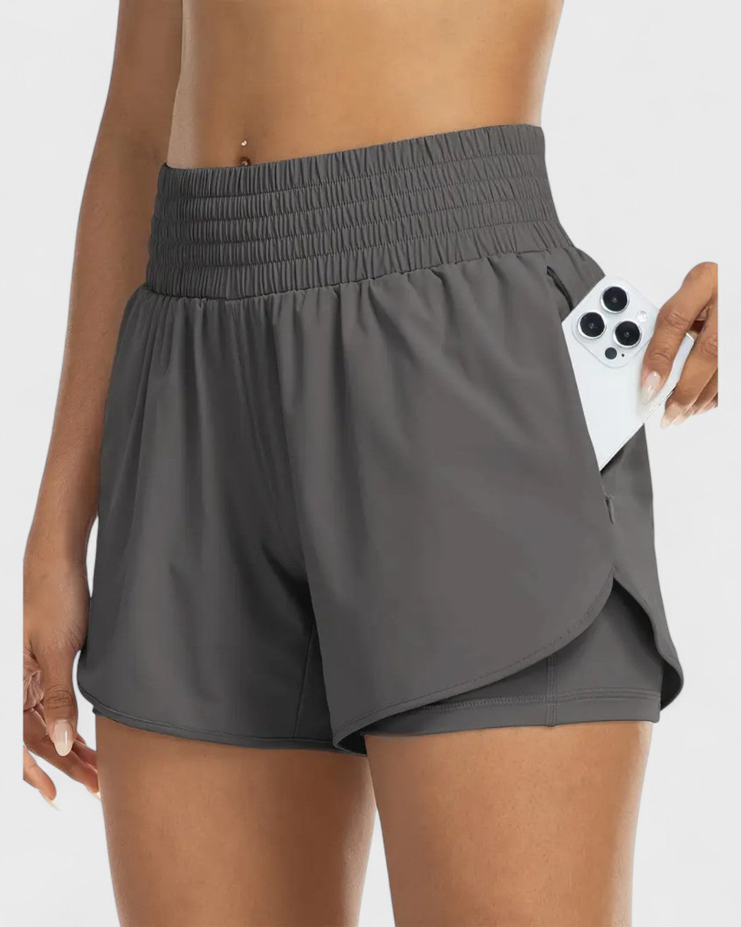 Short taille haute avec poches