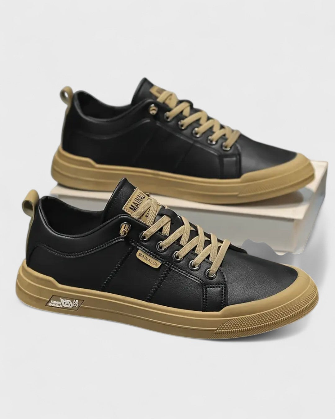 Baskets basses à détails contrastés