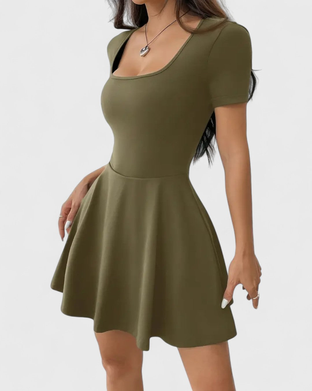 Robe patineuse col carré