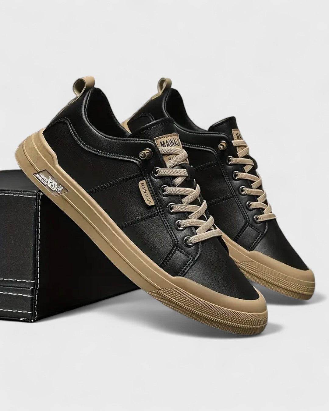 Baskets basses à détails contrastés