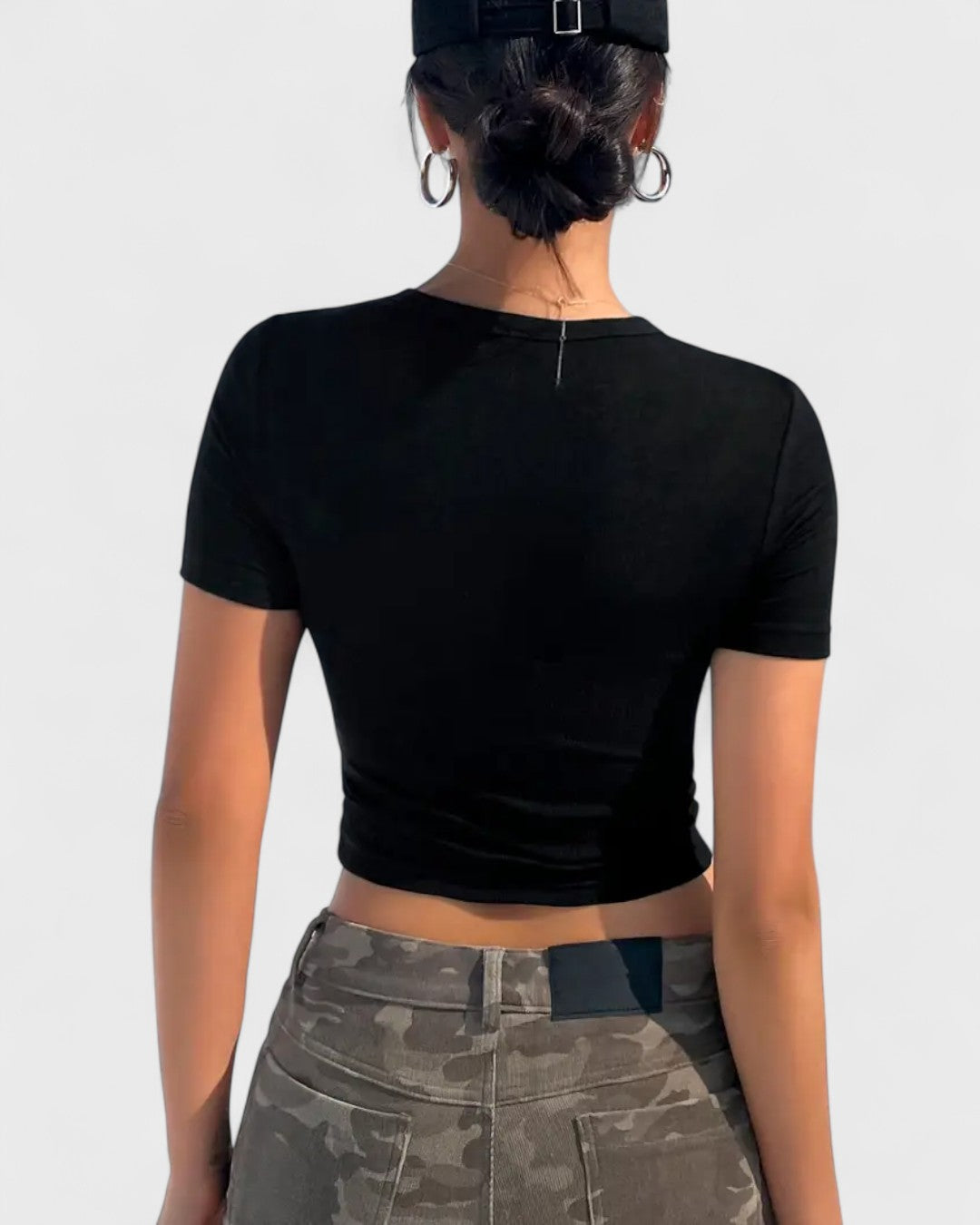 Crop top asymétrique à découpe