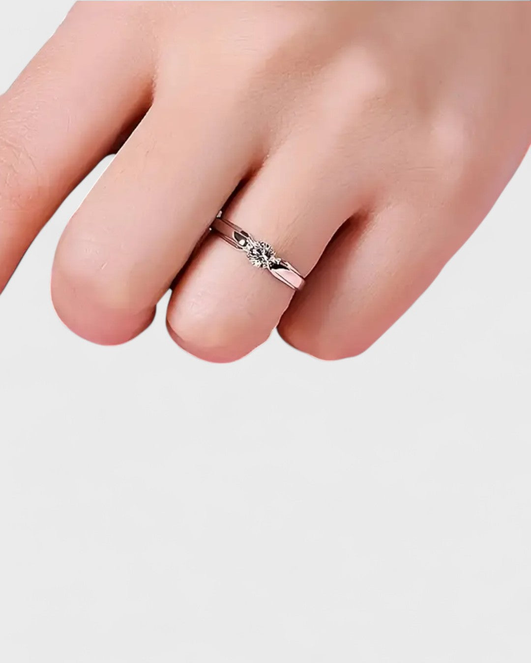 Bague solitaire à 4 griffes avec zircon rond