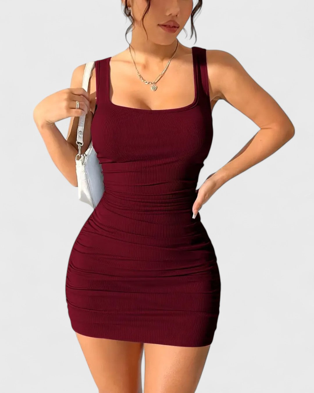 Robe moulante à encolure carrée