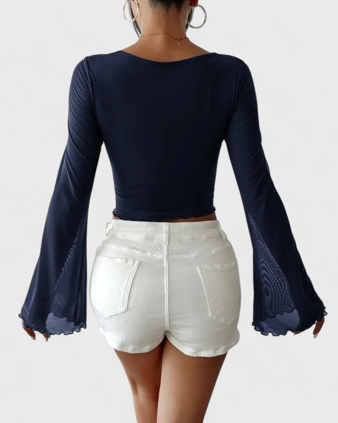 Blouse nouée à manches évasées