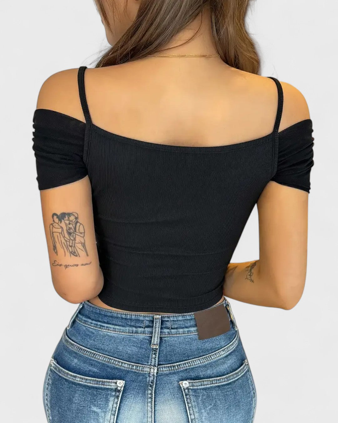 Top noir épaules dénudées en maille côtelée