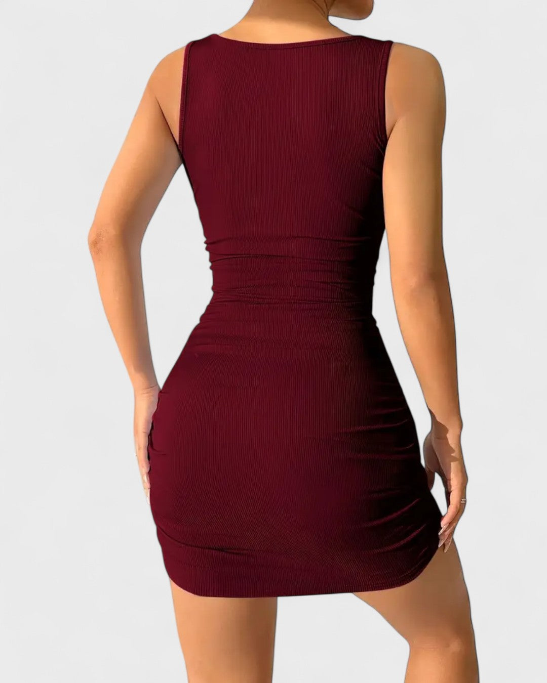 Robe moulante à encolure carrée