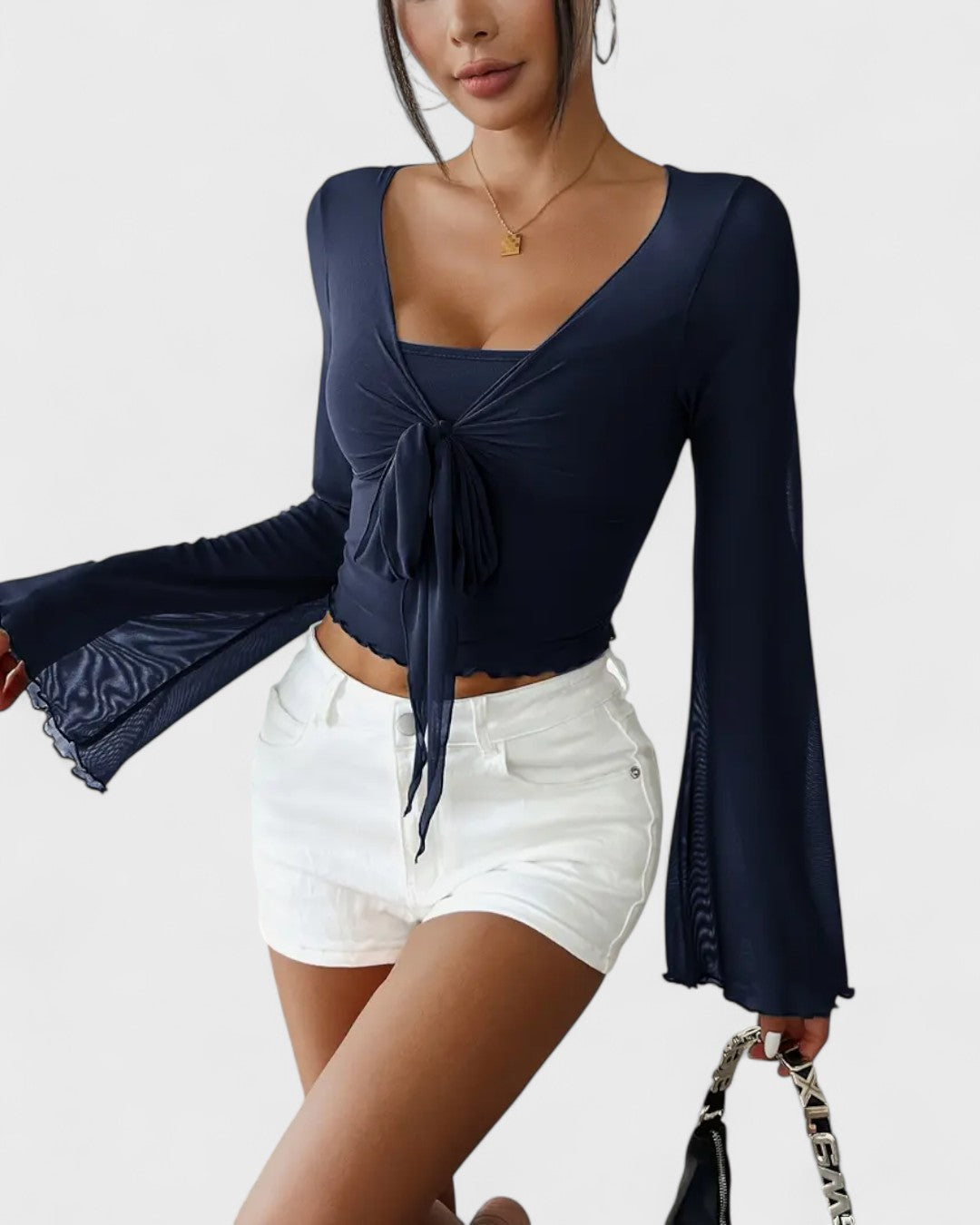 Blouse nouée à manches évasées