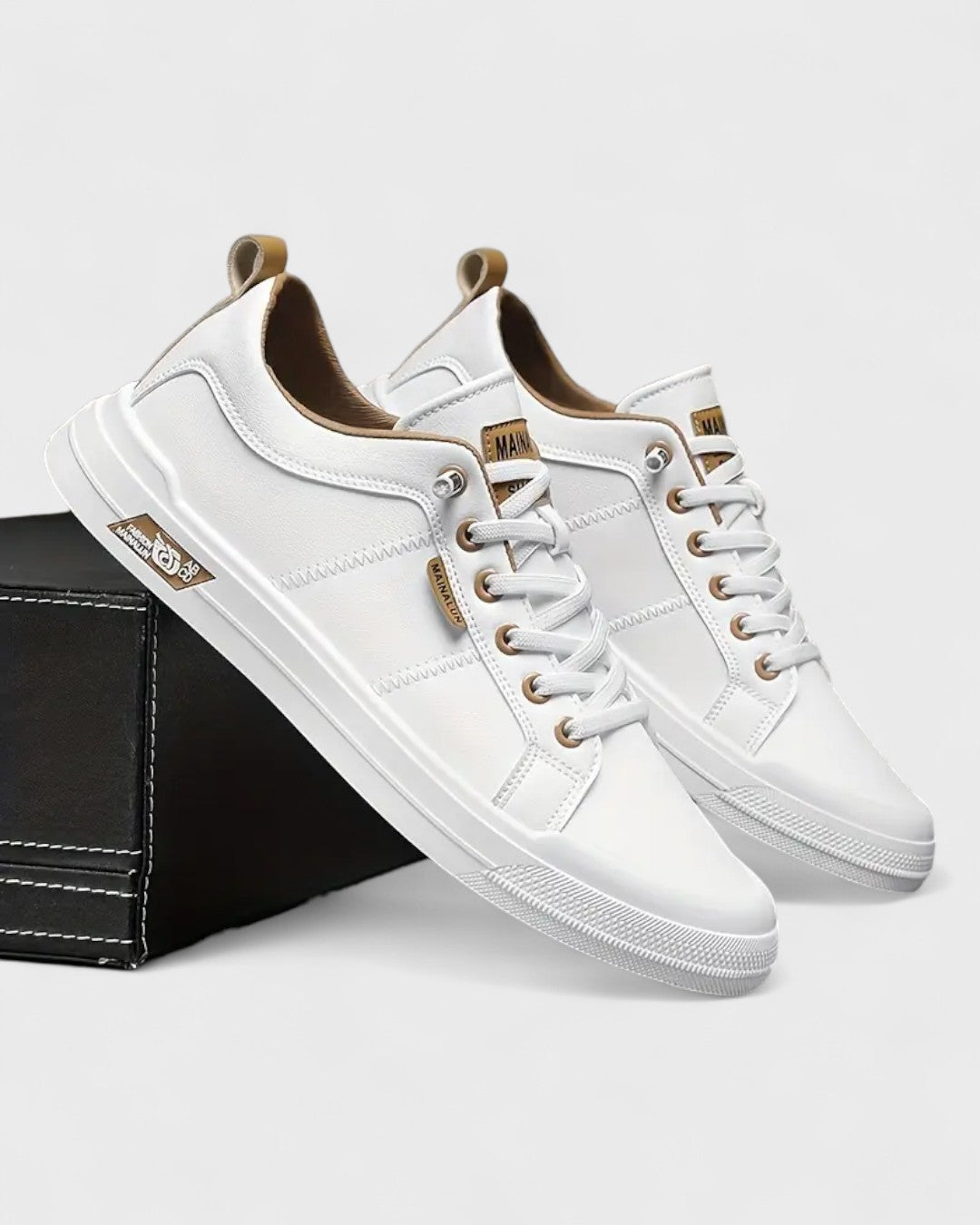 Baskets basses à détails contrastés