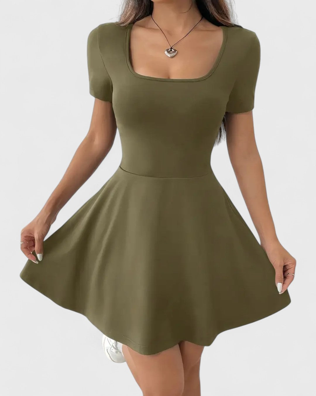 Robe patineuse col carré