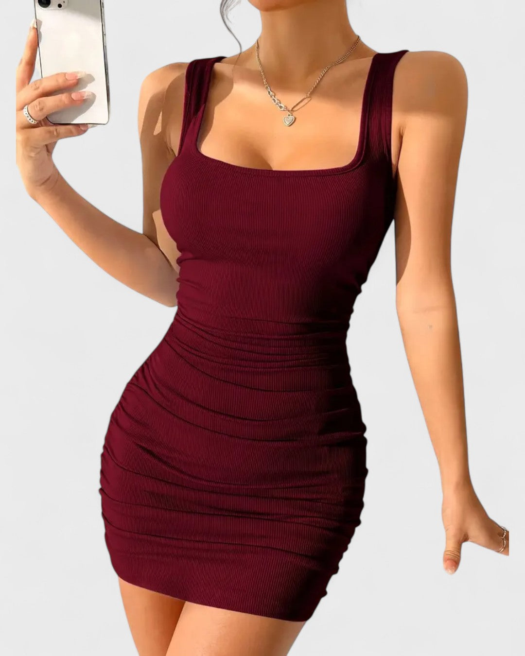 Robe moulante à encolure carrée