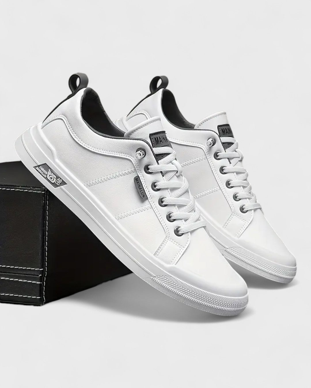 Baskets basses à détails contrastés