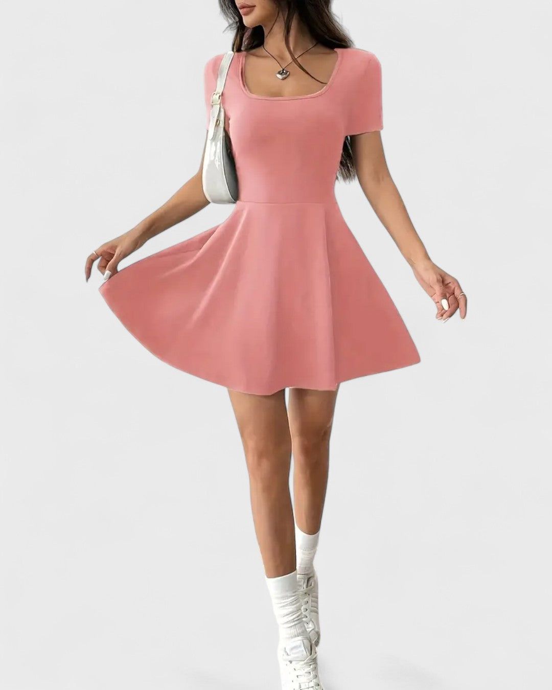 Robe patineuse col carré