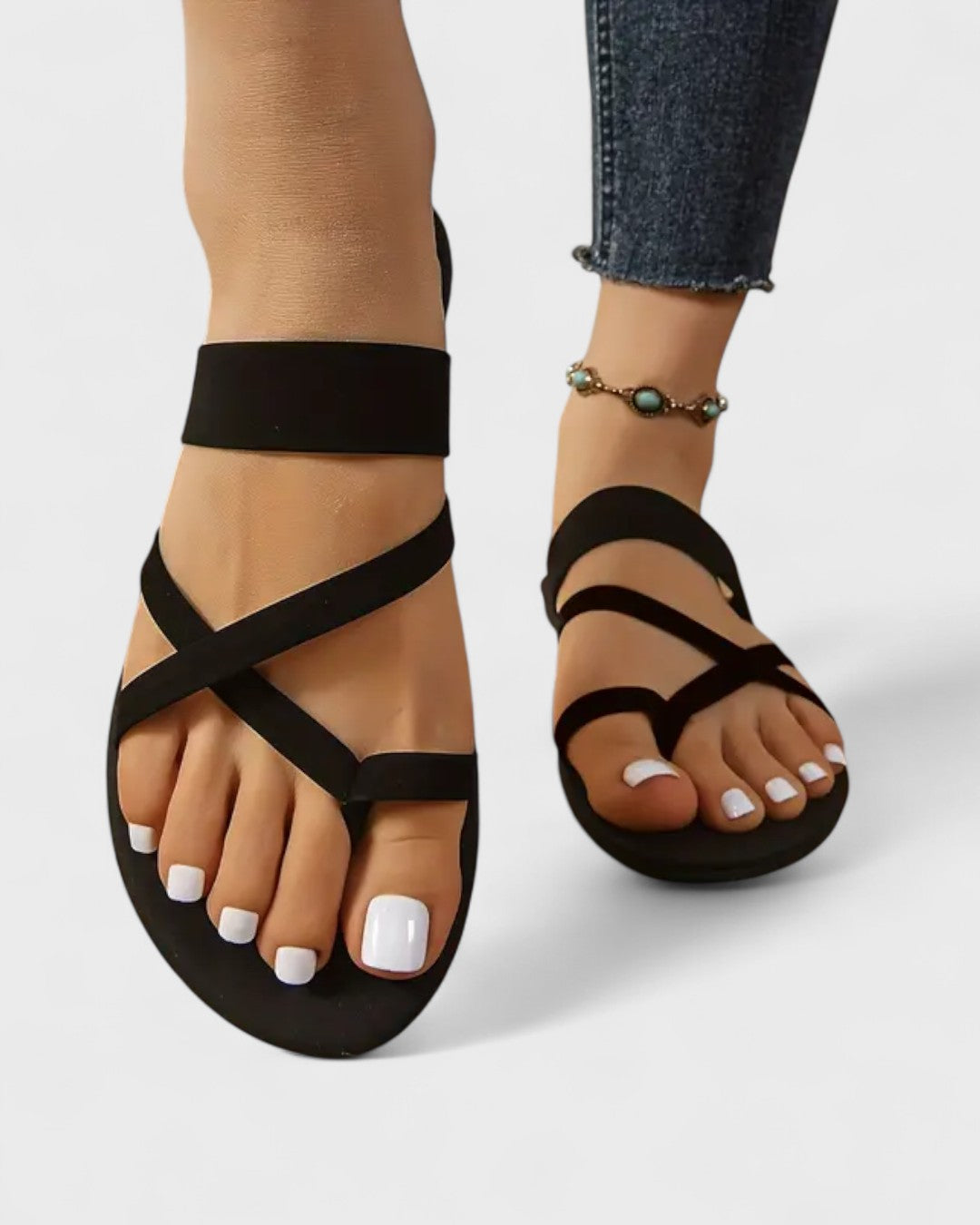 Sandales plates croisées en simili cuir