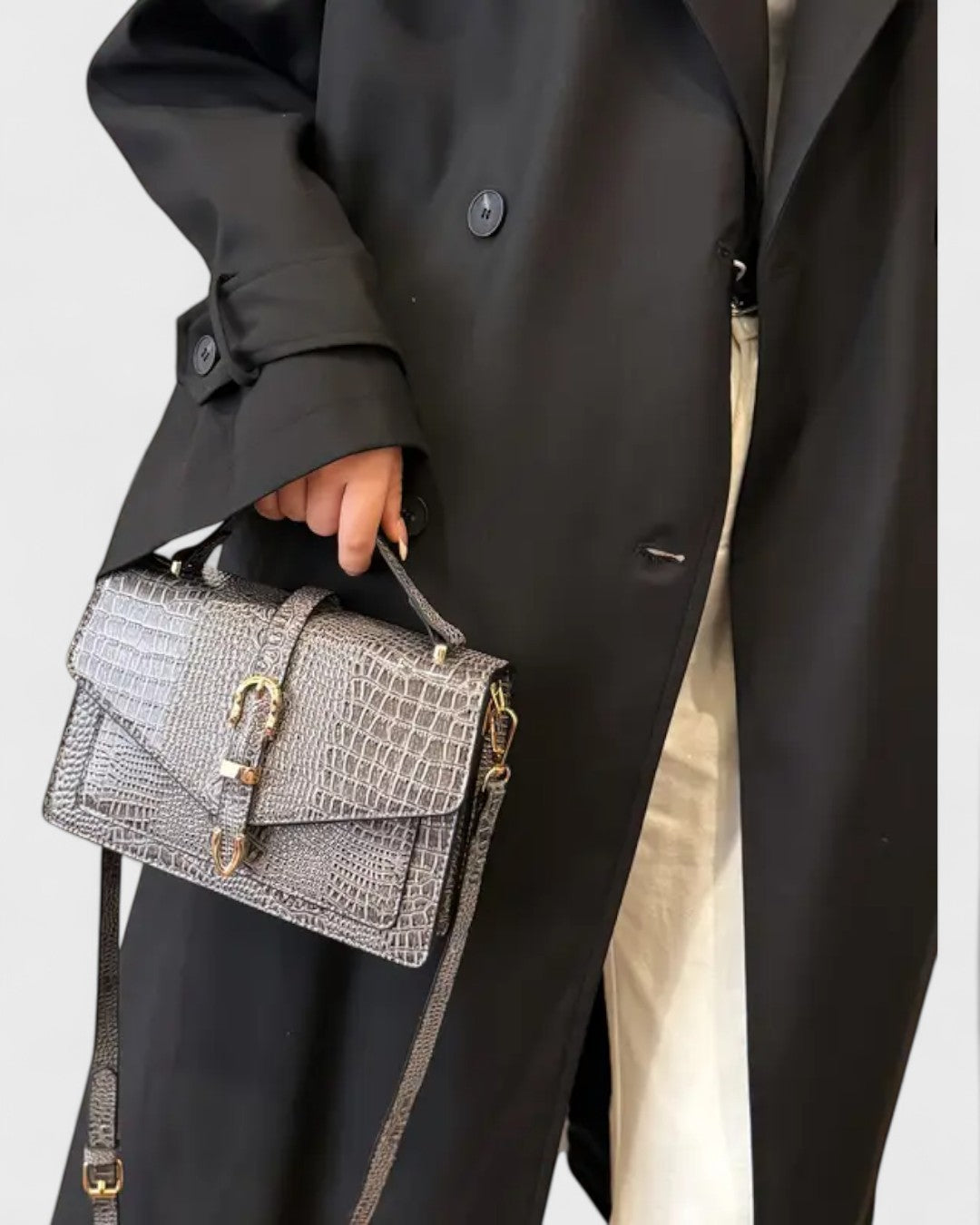 Sac à bandoulière effet crocodile avec boucle métallique