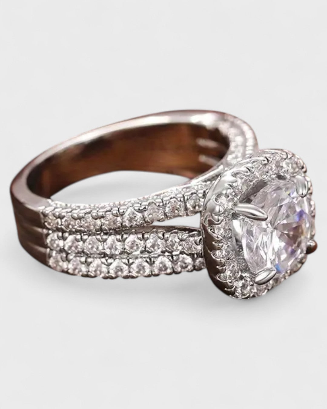 Bague trois rangs pavée de zircons