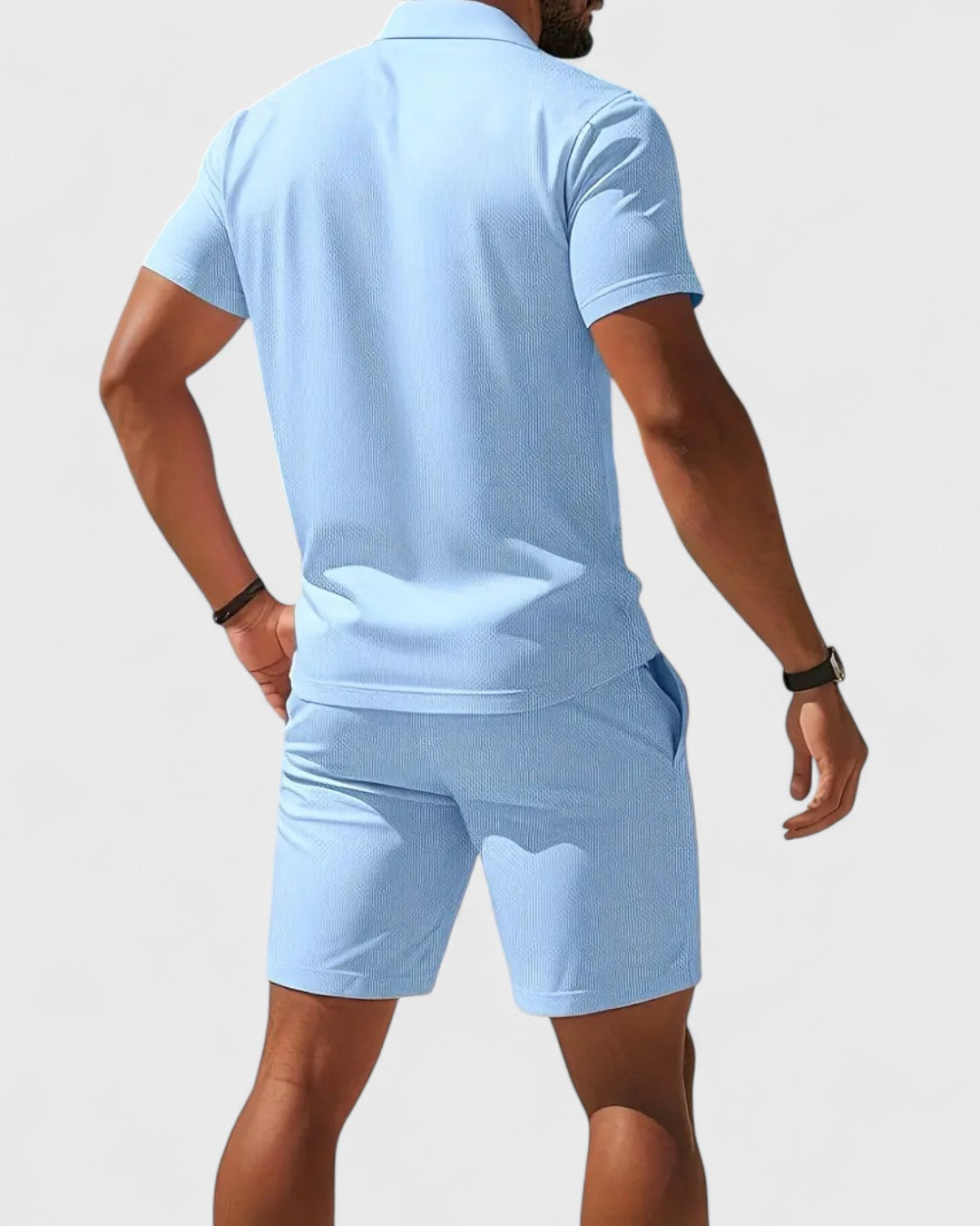 Ensemble polo maille légère et short d’été