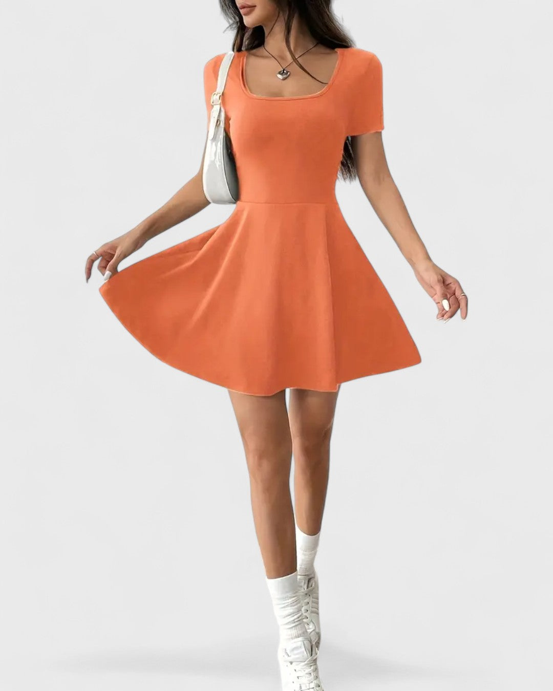 Robe patineuse col carré