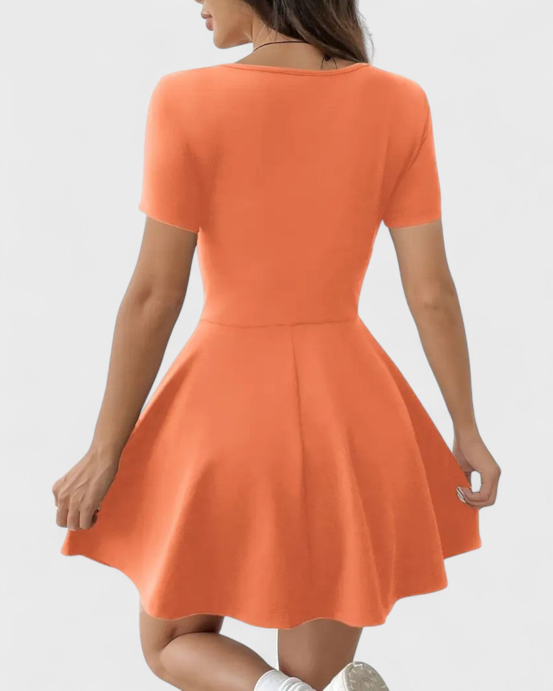 Robe patineuse col carré