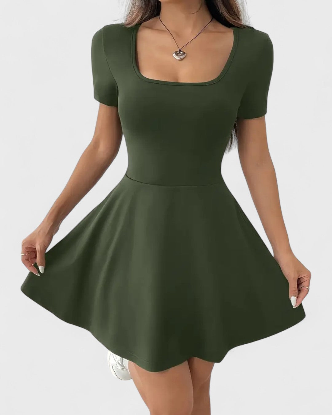 Robe patineuse col carré