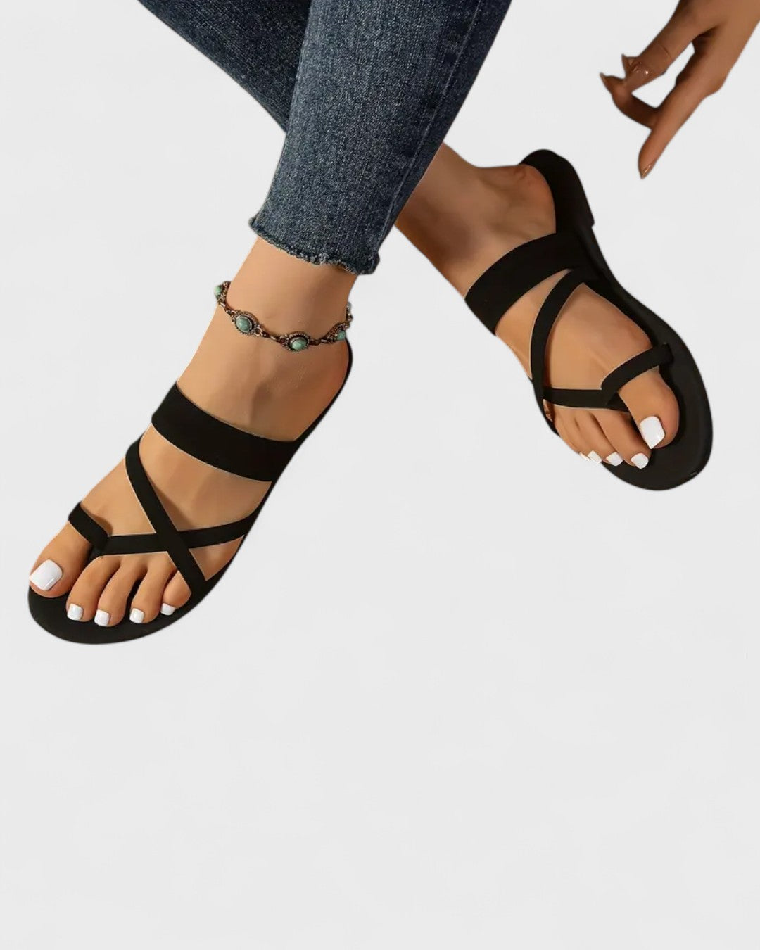 Sandales plates croisées en simili cuir