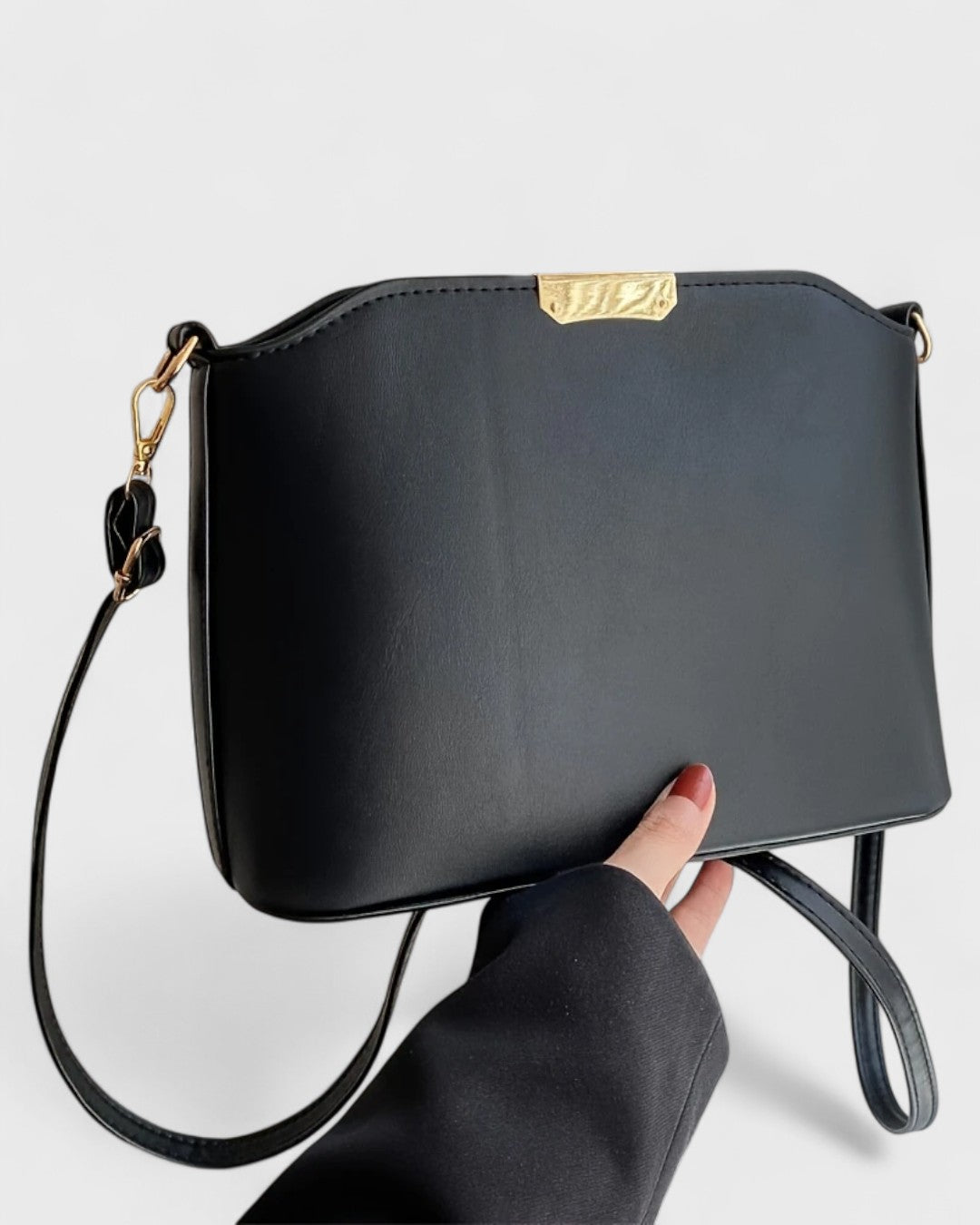 Sac à bandoulière rigide à détail doré