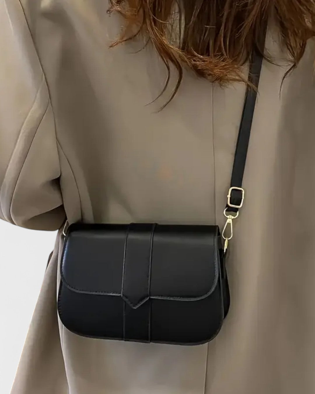 Sac bandoulière noir à rabat structuré