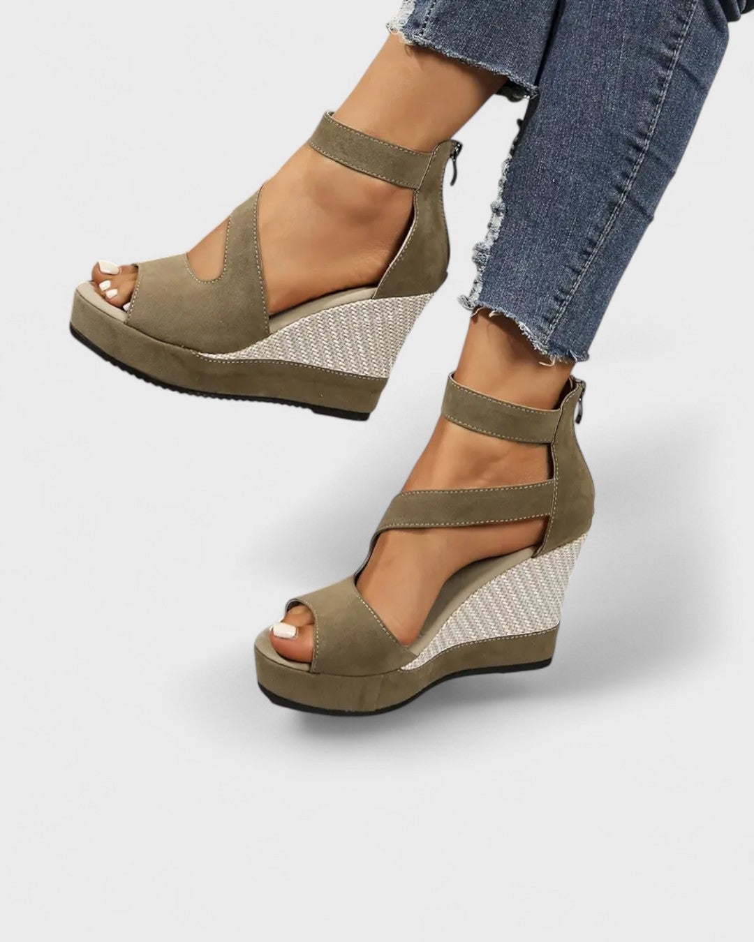 Sandales compensées à brides croisées et talon tressé