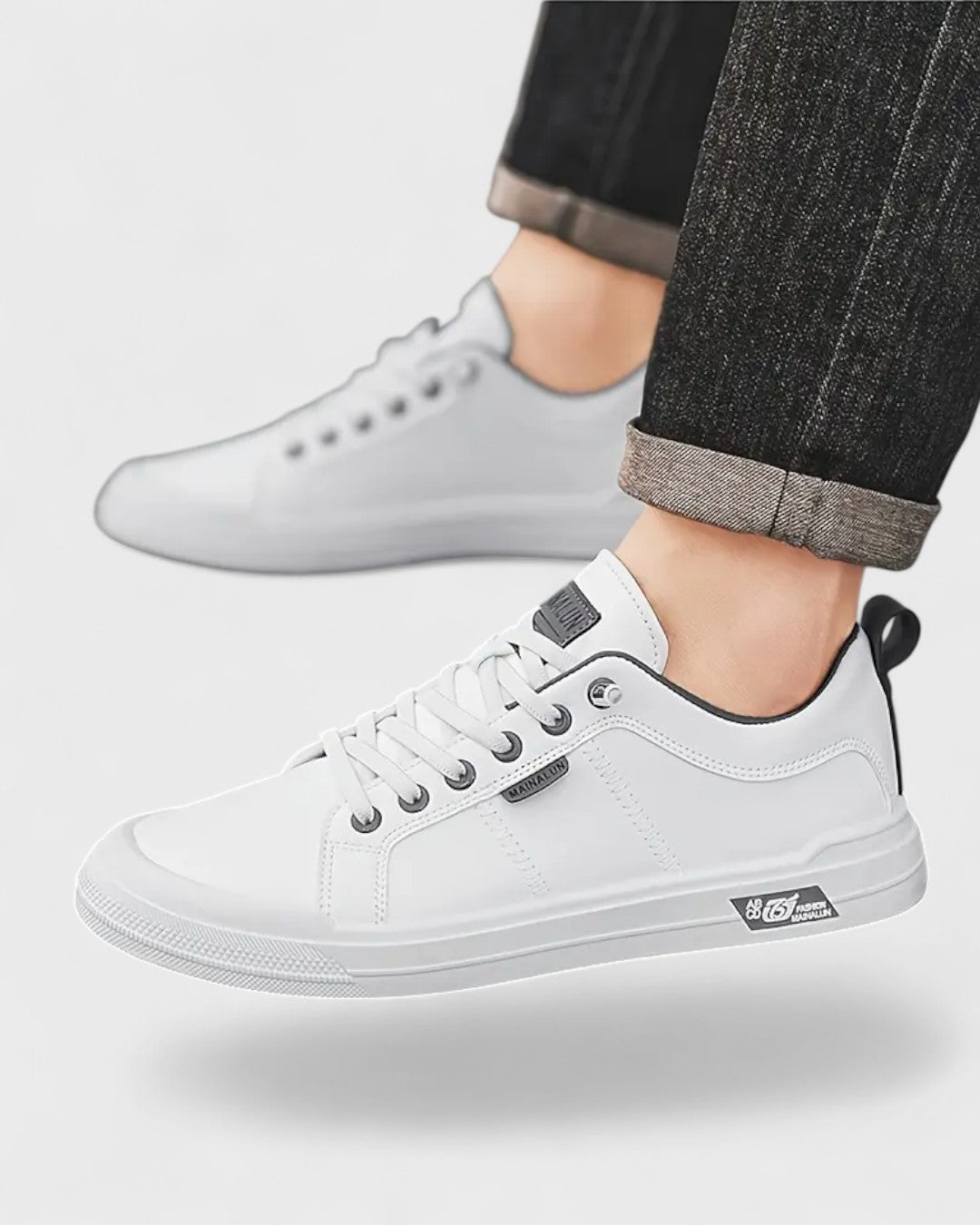 Baskets basses à détails contrastés