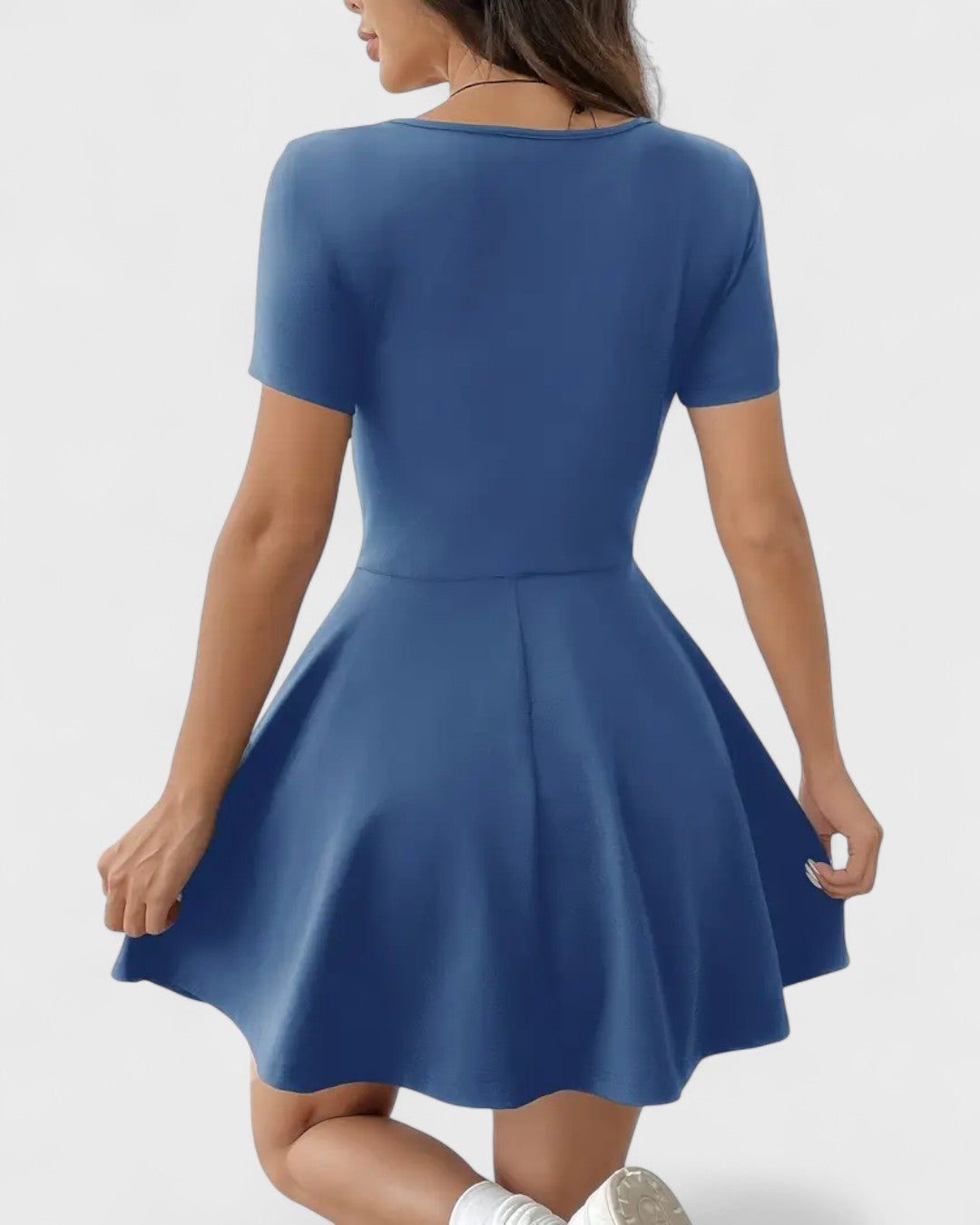 Robe patineuse col carré