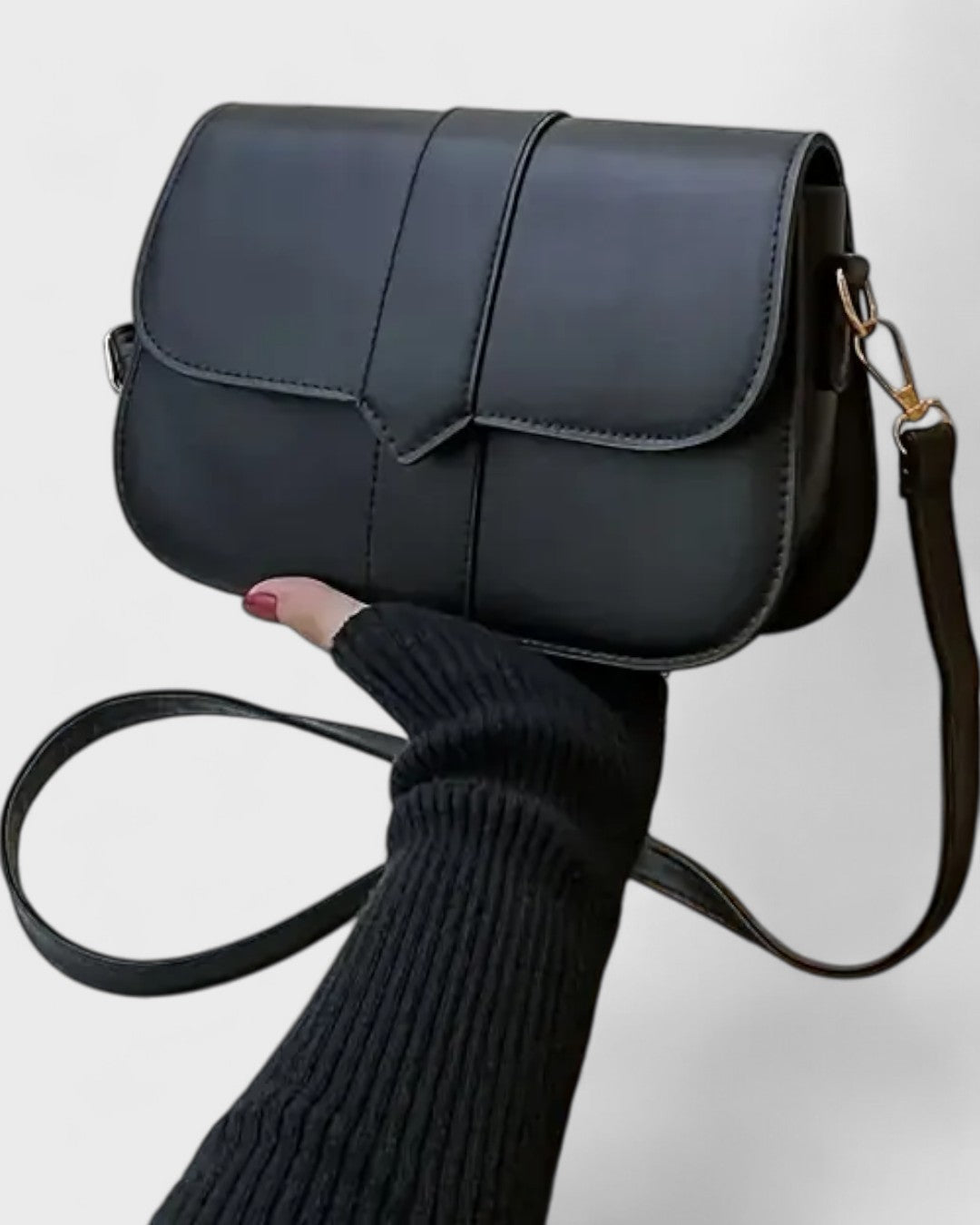 Sac bandoulière noir à rabat structuré