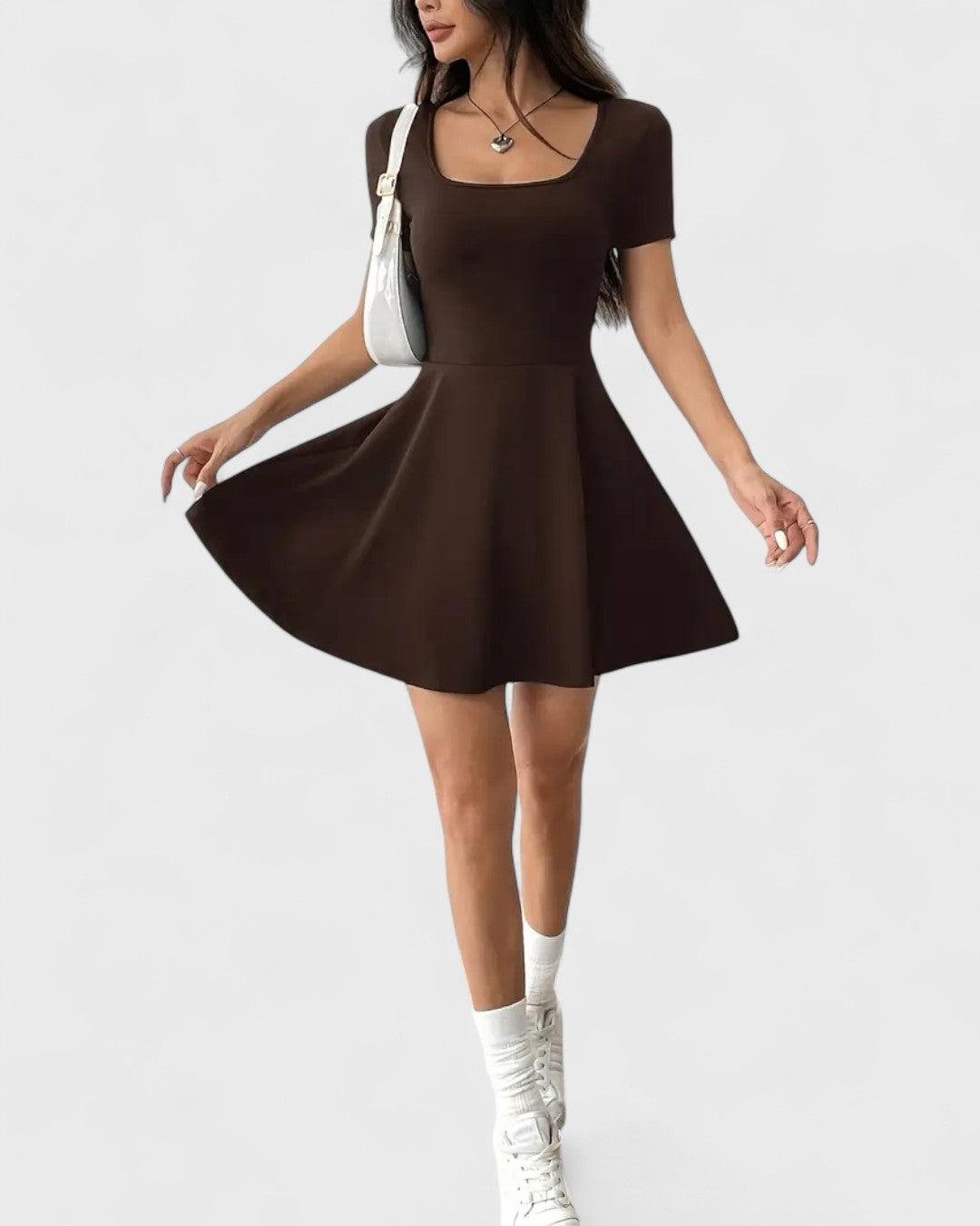 Robe patineuse col carré