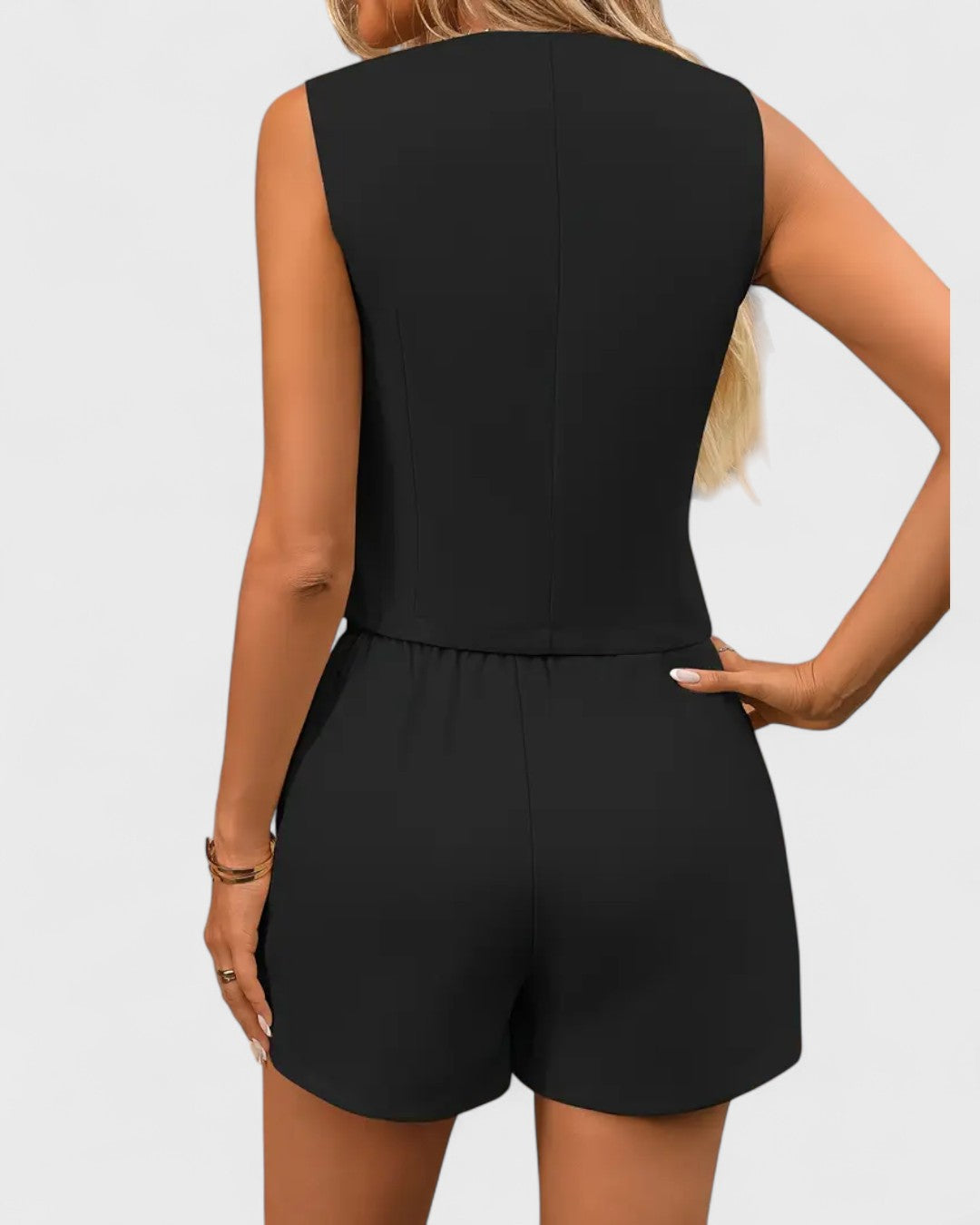 Ensemble sans manches à boutons et short