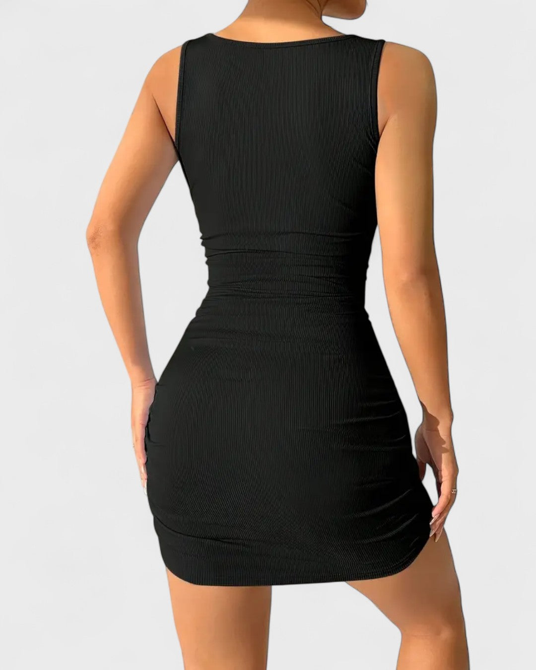 Robe moulante à encolure carrée