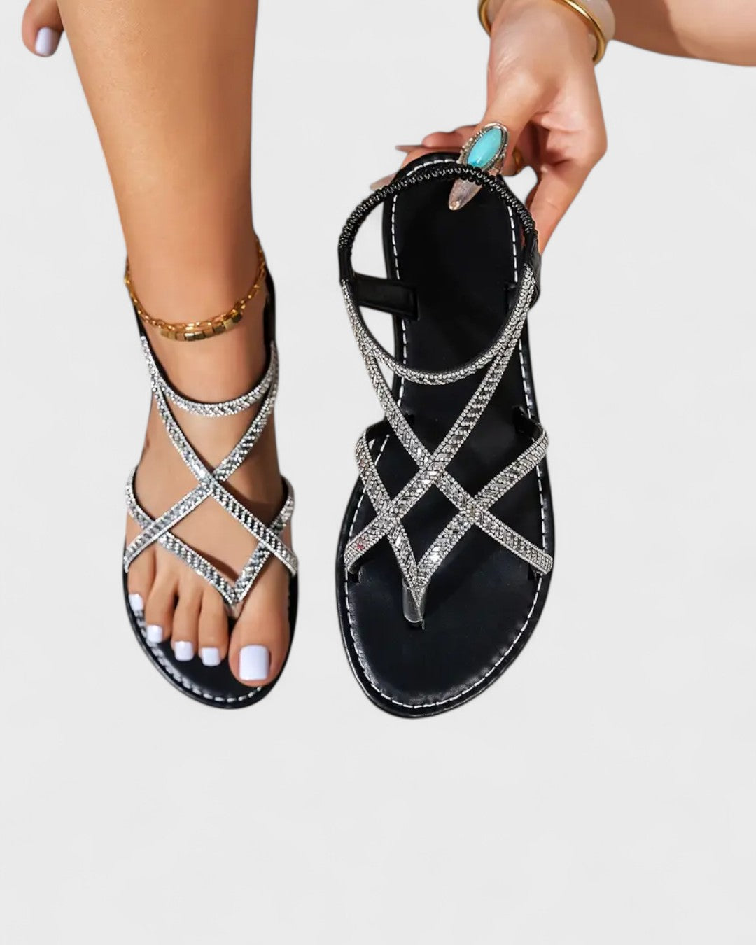 Sandales plates ornées de strass