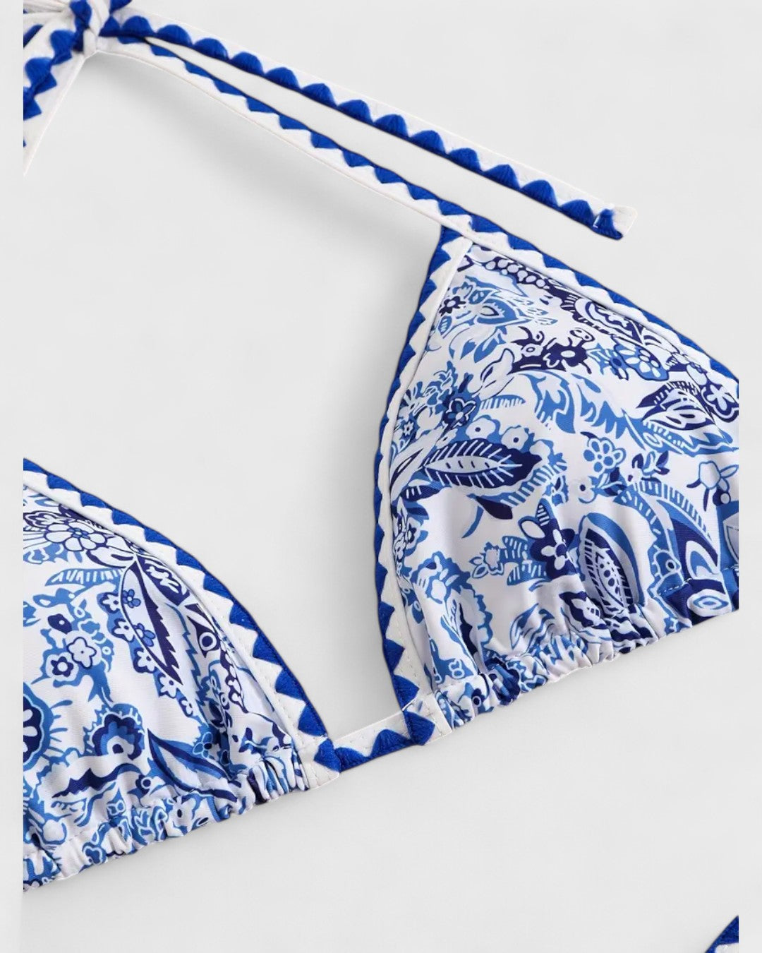 Bikini imprimé bleu et blanc à détails festonnés