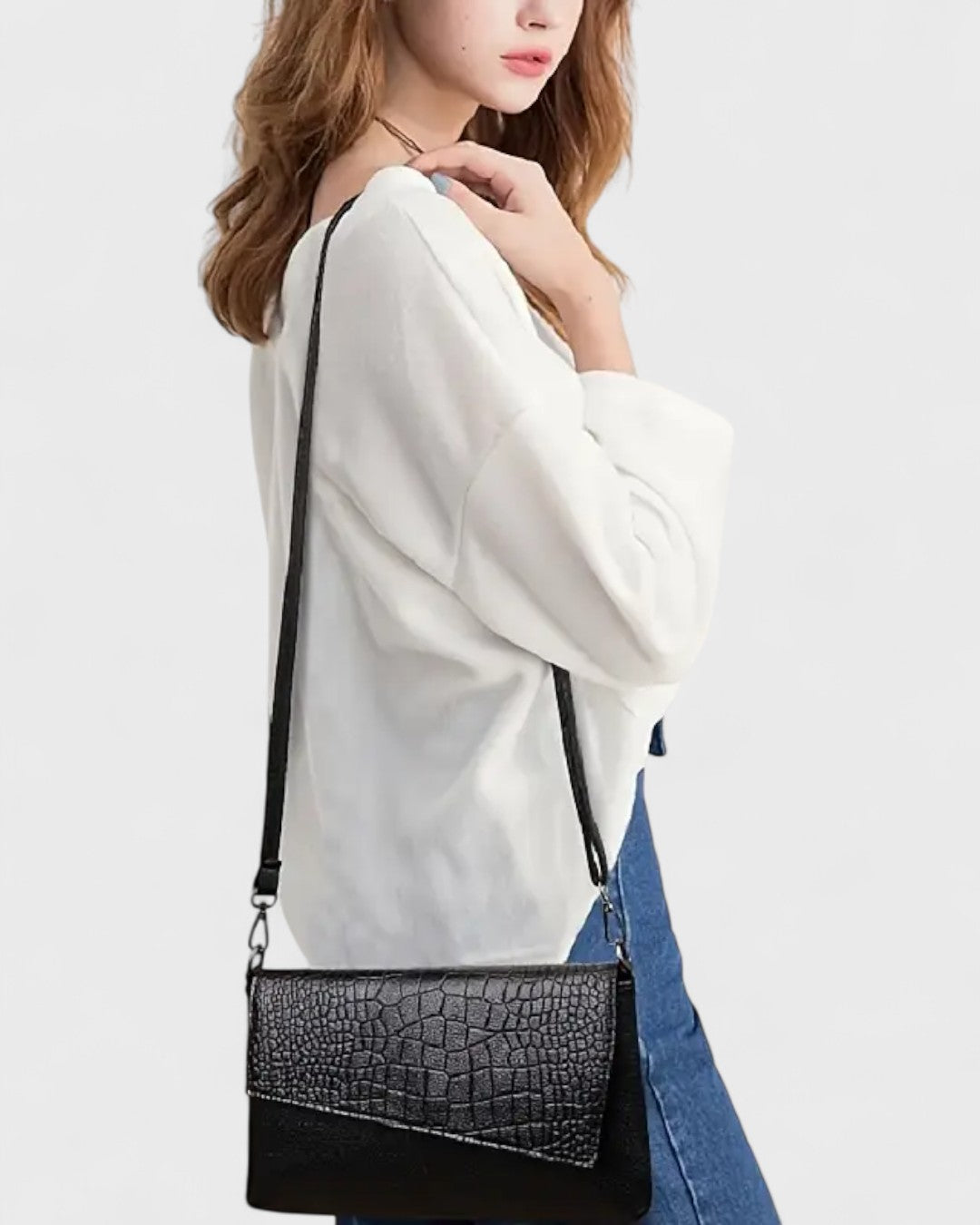 Pochette croco noir asymétrique