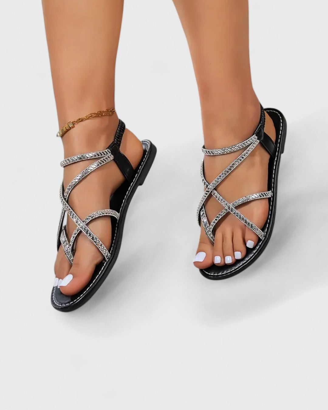 Sandales plates ornées de strass